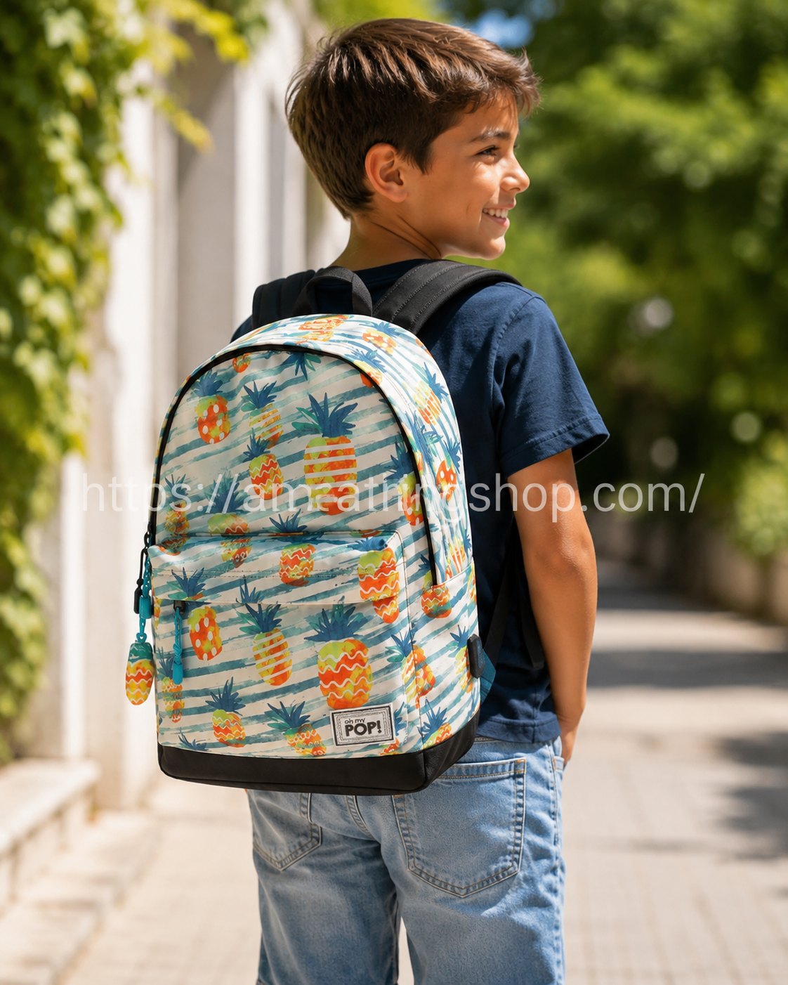 Niño con mochila Oh My Pop Ananas de piñas, mochila escolar infantil y juvenil con compartimento para portátil