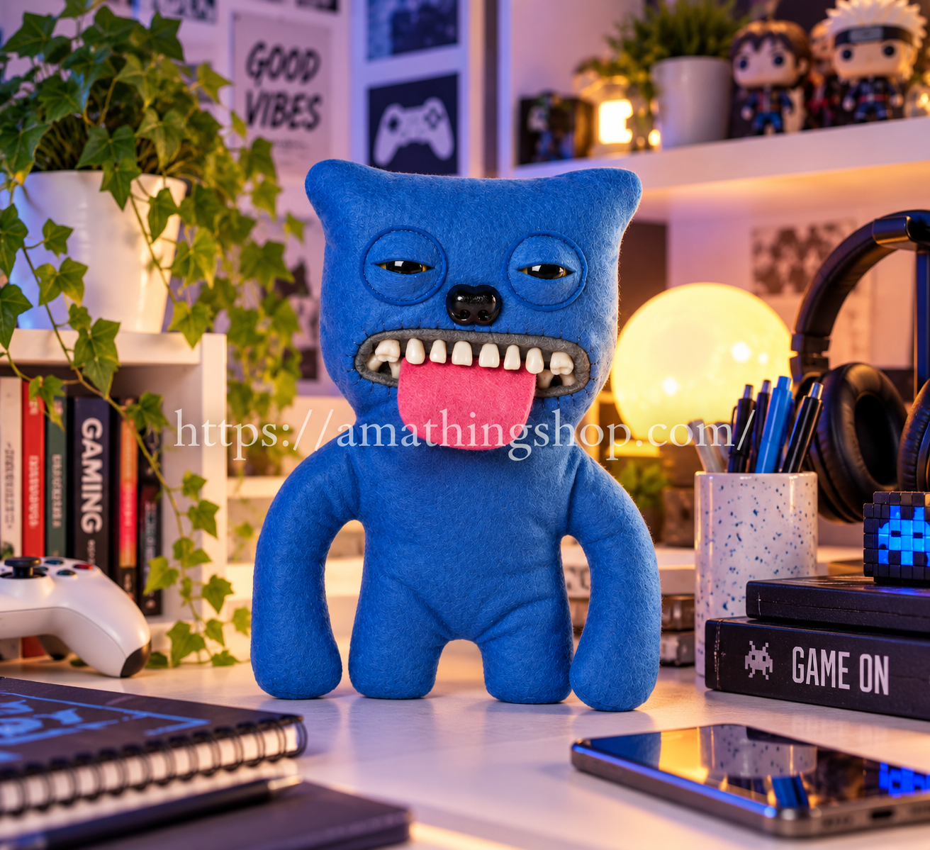 Fuggler Sir Belch azul 22 cm coleccionable en habitación gaming