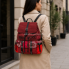 Mochila Desigual mujer roja Back Rich Clementine Tribeca estilo urbano Mochila Desigual mujer roja Back Rich Clementine Tribeca proporcionada al cuerpo, con diseño urbano, cierre tipo cartera, cordón ajustable y bolsillos exteriores.