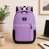 Mochila Vans Lila para Portátil y Universidad Premium Mochila Vans lila premium con compartimento para portátil en escritorio moderno lifestyle