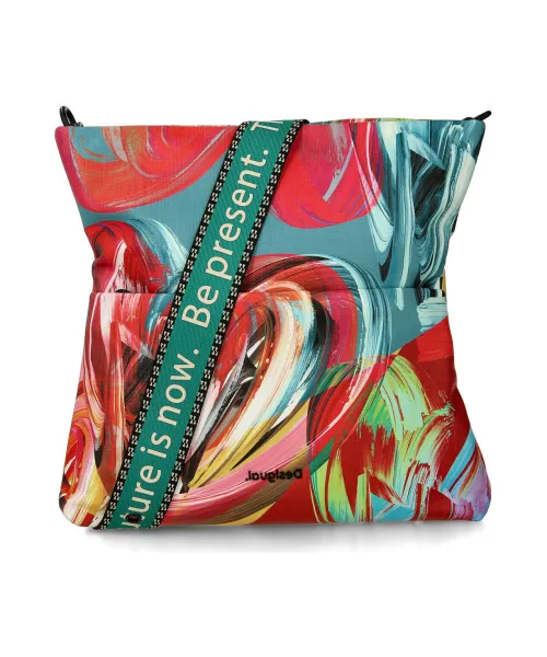 👜 El bolso Desigual Valhalla Miami multicolor para mujer es una bandolera original y muy llamativa pensada para quienes buscan un bolso cómodo, ligero y con mucho estilo para el día a día. Su diseño artístico en vivos colores convierte este bolso Desigual en una pieza especial que aporta personalidad a cualquier look casual, urbano o de viaje. Muchas mujeres buscan un bolso bandolera Desigual mujer que sea práctico pero también diferente, con un diseño que no pase desapercibido. Este modelo destaca precisamente por eso: combina formato cómodo tipo crossbody, tamaño funcional y un estampado arty multicolor que encaja muy bien con outfits básicos, denim, looks de primavera-verano o conjuntos neutros que necesitan un toque de color. Si buscas un bolso Desigual multicolor pequeño para llevar cruzado, viajar ligera o usar a diario, este Valhalla Miami es una opción muy completa. Su tamaño aproximado de 28 x 20 x 4 cm permite llevar móvil, cartera, llaves, documentación y pequeños imprescindibles sin cargar peso de más, manteniendo un formato plano, cómodo y fácil de llevar. ✨ Además, su estética artística tipo pincelada lo convierte en una opción muy atractiva para mujeres que quieren un bolso original, colorido y diferente, con ese estilo creativo tan reconocible de Desigual. Es perfecto tanto para regalar como para darte un capricho si buscas una pieza con diseño especial y aire moderno. ✨ Características principales Bolso bandolera Desigual Valhalla Miami para mujer en color multicolor. Diseño arty con estampado artístico de efecto pincelado en tonos vivos. Formato cómodo tipo bandolera o bolso cruzado para uso diario. Medidas aproximadas: 28 cm aproximadas x 20 cm aproximadas x 4 cm aproximadas. Exterior en material sintético con interior forrado en algodón. Cierre principal con cremallera para mayor seguridad. Bolsillo interior con cremallera para organizar objetos personales. Correa larga de lona ajustable y desmontable con mensaje estampado. Formato ligero y práctico para llevar móvil, cartera, llaves y básicos del día a día. Modelo: 21SAXABJ/4014. EAN: 8445110144510. 💥 ¿Por qué elegir este bolso? Perfecto si buscas un bolso Desigual original para mujer que destaque por su diseño. Ideal como bolso bandolera pequeño para llevar lo imprescindible con comodidad. Su estampado multicolor ayuda a dar vida a looks neutros, básicos o monocromos. Muy práctico para diario, paseos, escapadas, viajes o salidas informales. La correa ajustable permite llevarlo cruzado o al hombro según prefieras. Su formato plano resulta cómodo para moverte ligera sin renunciar al estilo. Bolso perfecto para mujeres que quieren un accesorio creativo, moderno y diferente. Muy buena opción como regalo para mujer por su diseño vistoso y fácil de combinar. Diseño Desigual con aire artístico, colorido y muy reconocible. Modelo cada vez más difícil de encontrar en tiendas. 🔥 Última unidad disponible. Este bolso Desigual Valhalla Miami multicolor es una opción muy interesante para quienes buscan una bandolera mujer con estilo arty, formato cómodo y diseño diferente. Un bolso ligero, funcional y llamativo que aporta color, personalidad y practicidad en cualquier momento del día. Modelo: 21SAXABJ/4014EAN: 8445110144510