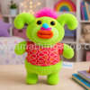 Peluche Singamaling Noodle Verde original modelo 81100 sobre una mesa en una habitación infantil moderna y luminosa