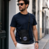 Hombre de 35 años usando bolso bandolera Jordan PSG negro Paris Saint-Germain edición limitada para uso diario, viajes y estilo urbano