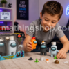 Niño jugando con el pack de 2 figuras de acción Among Us Bizak de 12 cm con accesorios sorpresa en una habitación gamer