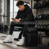 Mochila Vans negra premium estilo gym y portátil en gimnasio moderno urbano con diseño commuter lifestyle