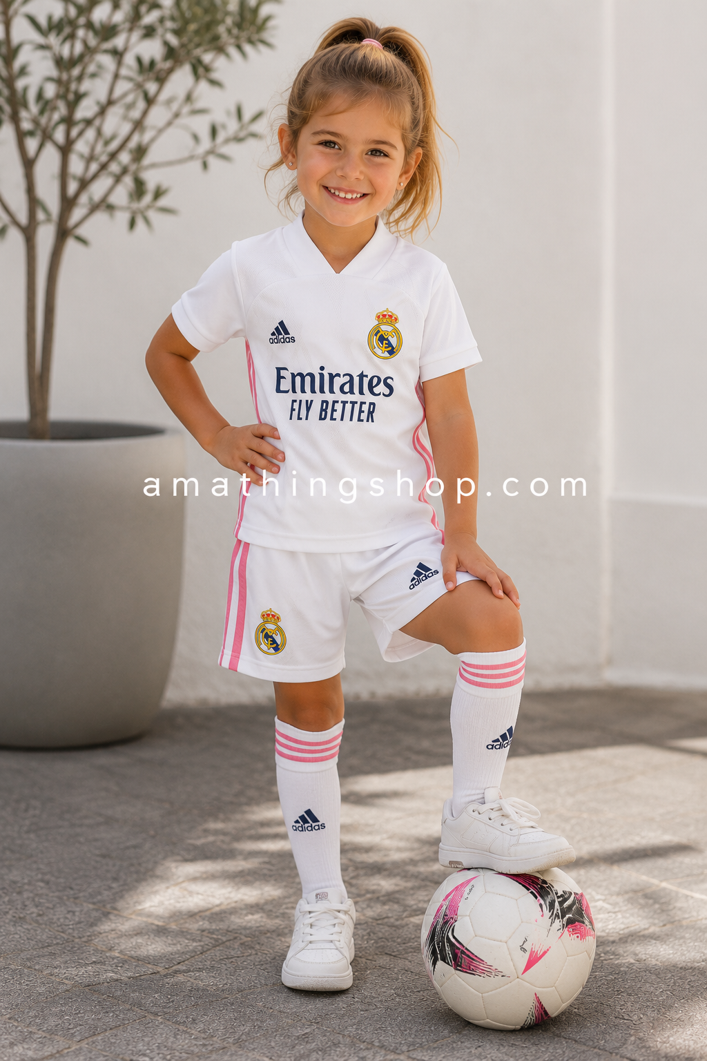 Niña con conjunto Real Madrid Adidas 2020 2021 blanco rosa FQ7487 talla 110 con camiseta pantalón y medias oficiales infantiles