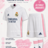 Poster conjunto Real Madrid niña Adidas blanco rosa con camiseta pantalon y medias oficiales infantiles