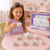 Niña jugando con un juego de té Paw Patrol infantil de 13 piezas, con tetera, tazas, platillos, jarra, azucarero y caja original, ideal para juego simbólico y meriendas imaginarias.