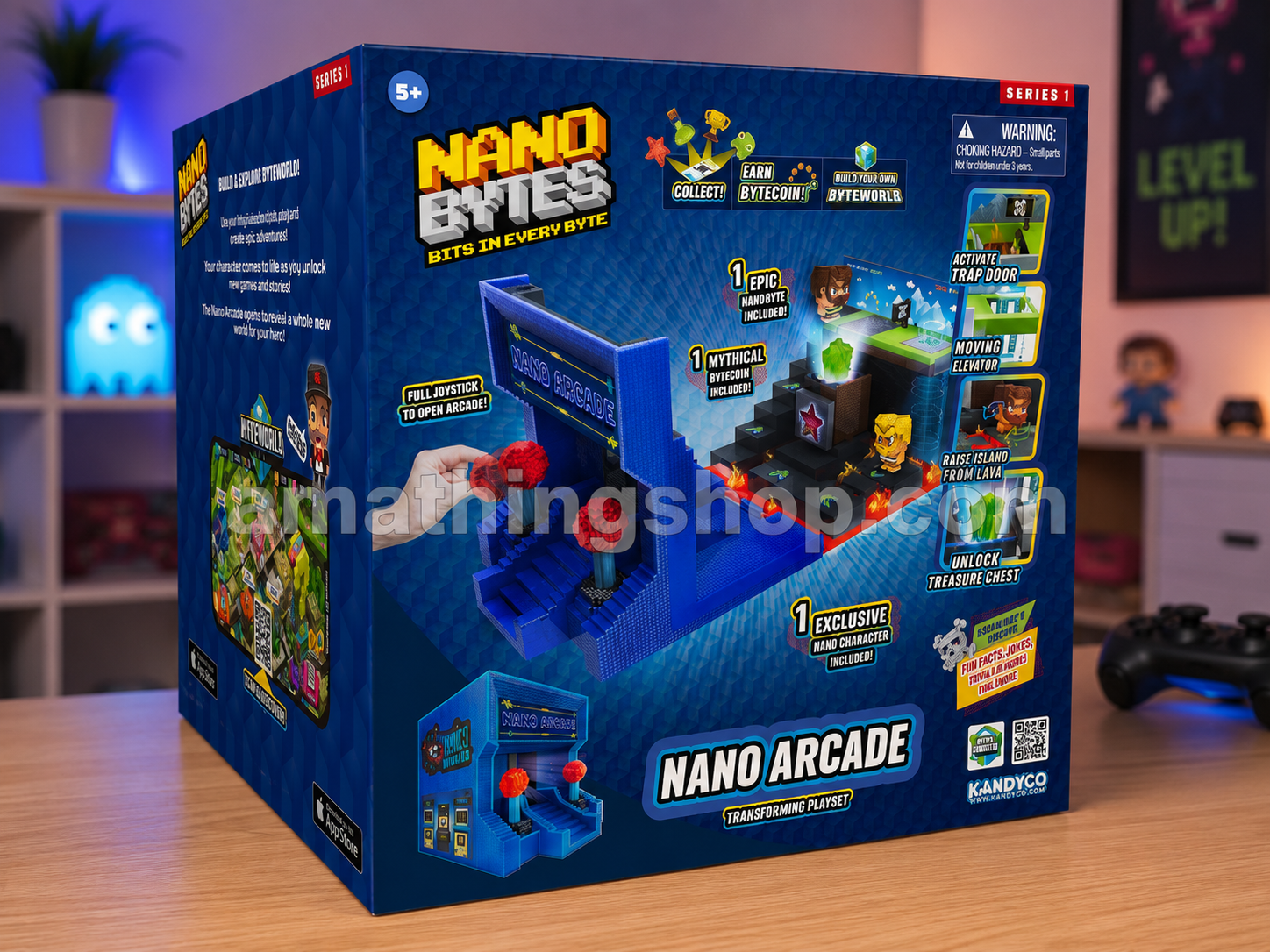Caja original del Nano Arcade NanoBytes KA8012 mini máquina recreativa retro colocada sobre un escritorio gamer con ambiente moderno
