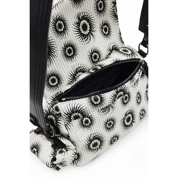 bolso mujer pequeno con estampado moderno blanco y negro para looks elegantes