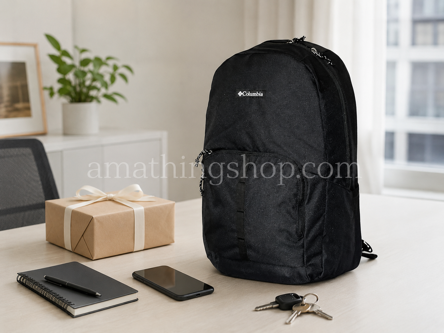 Mochila Columbia negra 25L como regalo práctico para trabajo y uso diario Mochila Columbia negra unisex 25L sobre mesa con caja de regalo, libreta, móvil y llaves, ideal para trabajo, universidad, uso diario, portátil de 15 pulgadas y regalo práctico.