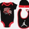 Set ropa bebé Jordan 3 piezas negro rojo – body, babero y gorro Jumpman 6-12 meses