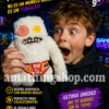 Niño sorprendido sosteniendo Fuggler Budgie Sasquoosh blanco edición rara de 9 pulgadas con diseño feo y divertido