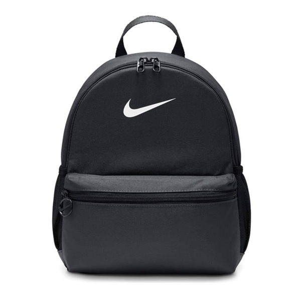 Mochila Nike Mini Brasilia negra unisex con diseño compacto y logo blanco, ideal para niños, adolescentes y uso diario ligero
