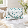 Bolso Desigual New Splatter Dortmund Maxi blanco 24SAXP10-1000 con estampado verde turquesa, cadena metálica y presentación de regalo para mujer.