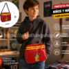 Niño de 10 años usando bandolera roja estilo Harry Potter Gryffindor