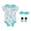 Conjunto Converse bebe arcoíris de tres piezas para recién nacido con body elástico de algodón patucos y cinta de lazo. Conjunto Converse bebe arcoíris de tres piezas para recién nacido con body elástico de algodón patucos y cinta de lazo.