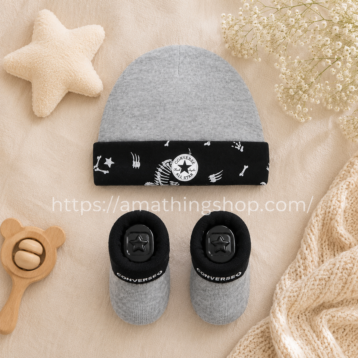 Conjunto Converse bebé gris y negro con gorro y calcetines newborn estilo urbano premium
