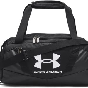 Bolsa de deporte Under Armour Undeniable 5.0 Duffle XS 23L en color negro con logo plateado. Incluye correa de hombro y varios compartimentos para gimnasio y viajes cortos.