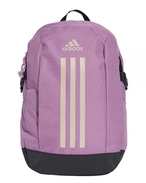 mujer con mochila adidas lila grande 26l power vii uso diario moderna y comoda