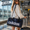 mujer con bolsa adidas azul 39 litros en aeropuerto viaje fin de semana