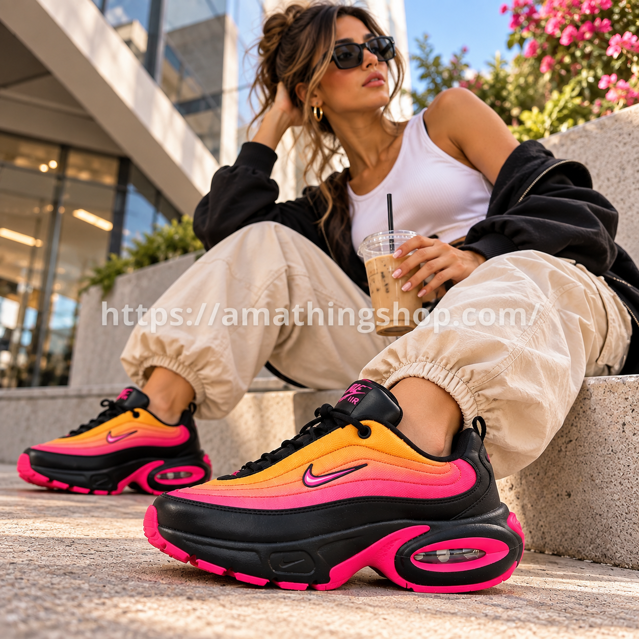 Mujer con Nike Air Max Portal talla 40 HF3053-015 en outfit casual urbano