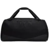 La bolsa gym Under Armour más buscada para gimnasio, viajes y deporte diario. Diseño resistente UA Storm con almacenamiento XL y estilo urbano premium.