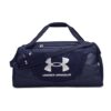 Under Armour Undeniable 5.0 Duffle LG 1369224-001 - Vista Frontal Bolsa deportiva grande para gimnasio Under Armour Undeniable 5.0 Duffle LG color negra de 101 litros impermeable.