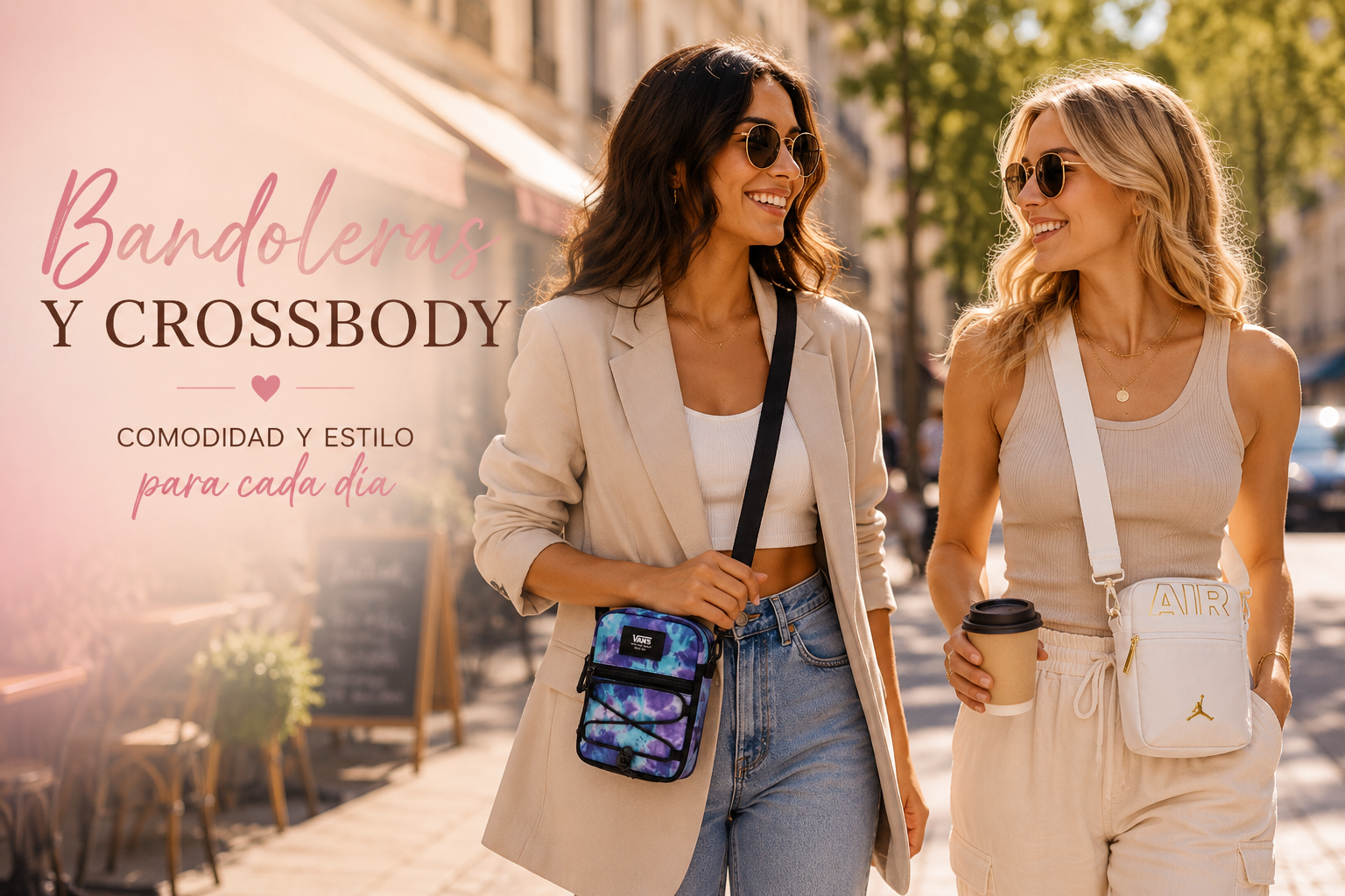 Dos mujeres con bolsos bandolera y crossbody caminando por calle urbana luminosa estilo casual