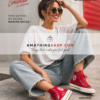Mujer con Converse Chuck 70 rojas Coca Cola en look casual urbano, zapatillas altas llamativas cómodas para uso diario