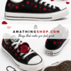 Zapatillas Converse negras con corazones rojos para mujer en fondo blanco, estilo casual cómodo para uso diario y regalo