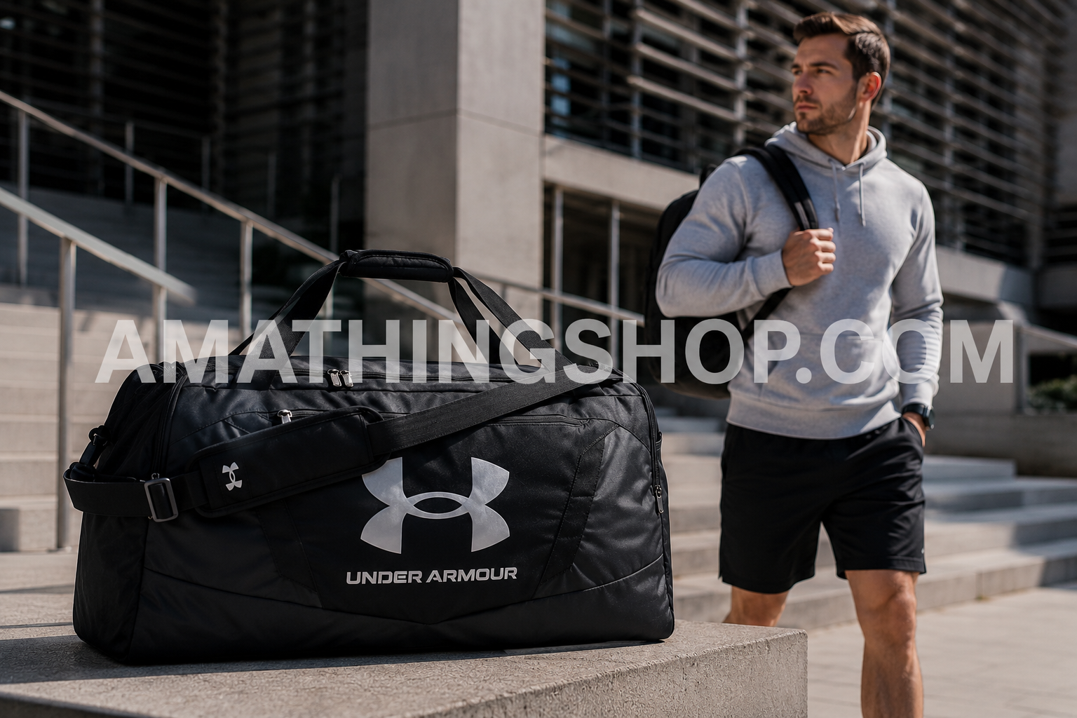 Bolsa Under Armour premium para hombre en entorno urbano moderno.