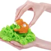 Smashers Dino Island con slime o espuma verde y cabeza de dinosaurio, mostrando el juego sensorial de excavar, descubrir piezas y crear aventuras jurásicas. Detalle del juguete de dinosaurios con slime para niños desde 5 años, ideal para juego manual, sorpresa y exploración.