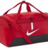 Bolsa Nike Brasilia roja con correa desmontable y asas superiores