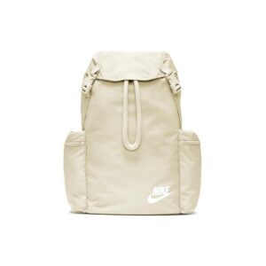 Mochila Nike Heritage Beige BA6150-104 vista frontal unisex grande con cierre de cordón y solapa