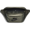 Interior de la riñonera Nike Tech Hip Pack BA5751-222 con bolsillos organizadores