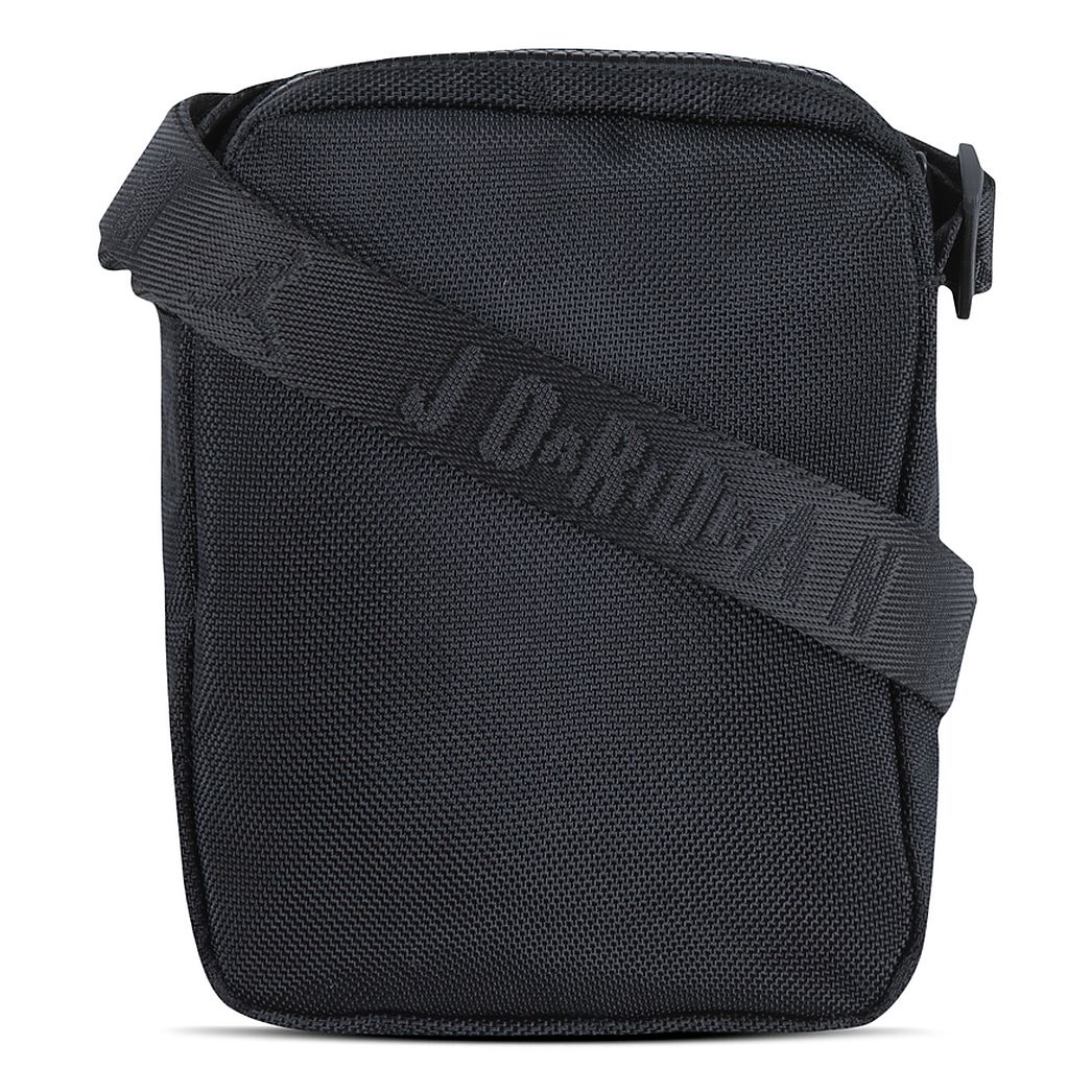Parte trasera bolso bandolera Jordan negro con correa ajustable