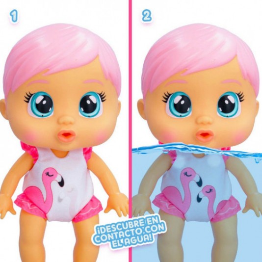 Muñeca Bebés Llorones Fun N'Sun Fancy mostrando el efecto del agua que revela dibujos en su bañador