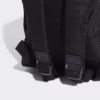Detalle de la base reforzada resistente al desgaste de la mochila adidas Linear Essentials negra.