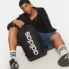 Etiqueta original de la mochila adidas Linear Essentials HT4746 con referencia oficial del fabricante.
