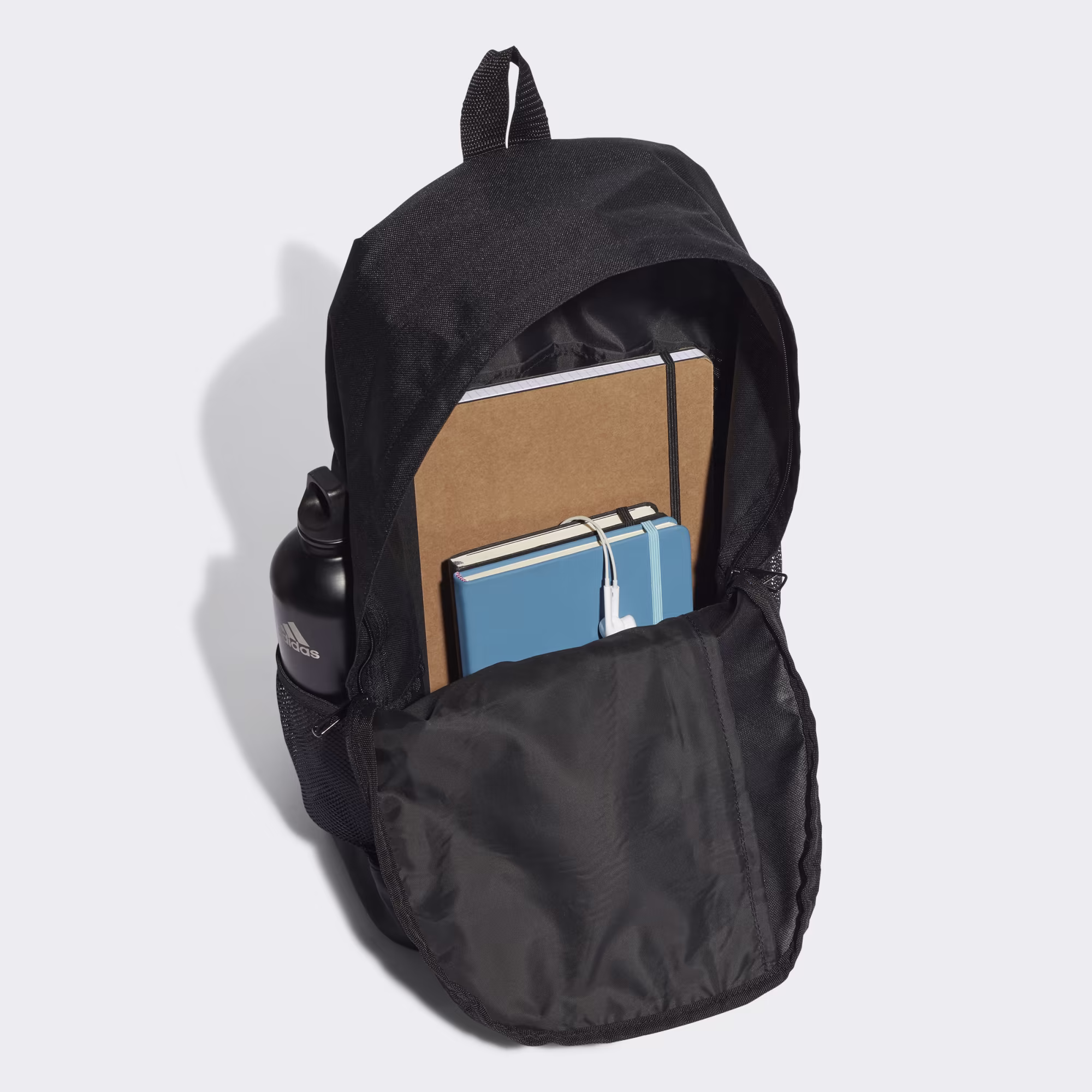 Interior espacioso de la mochila adidas Linear Essentials con capacidad para portátil, libros, cuadernos y accesorios.