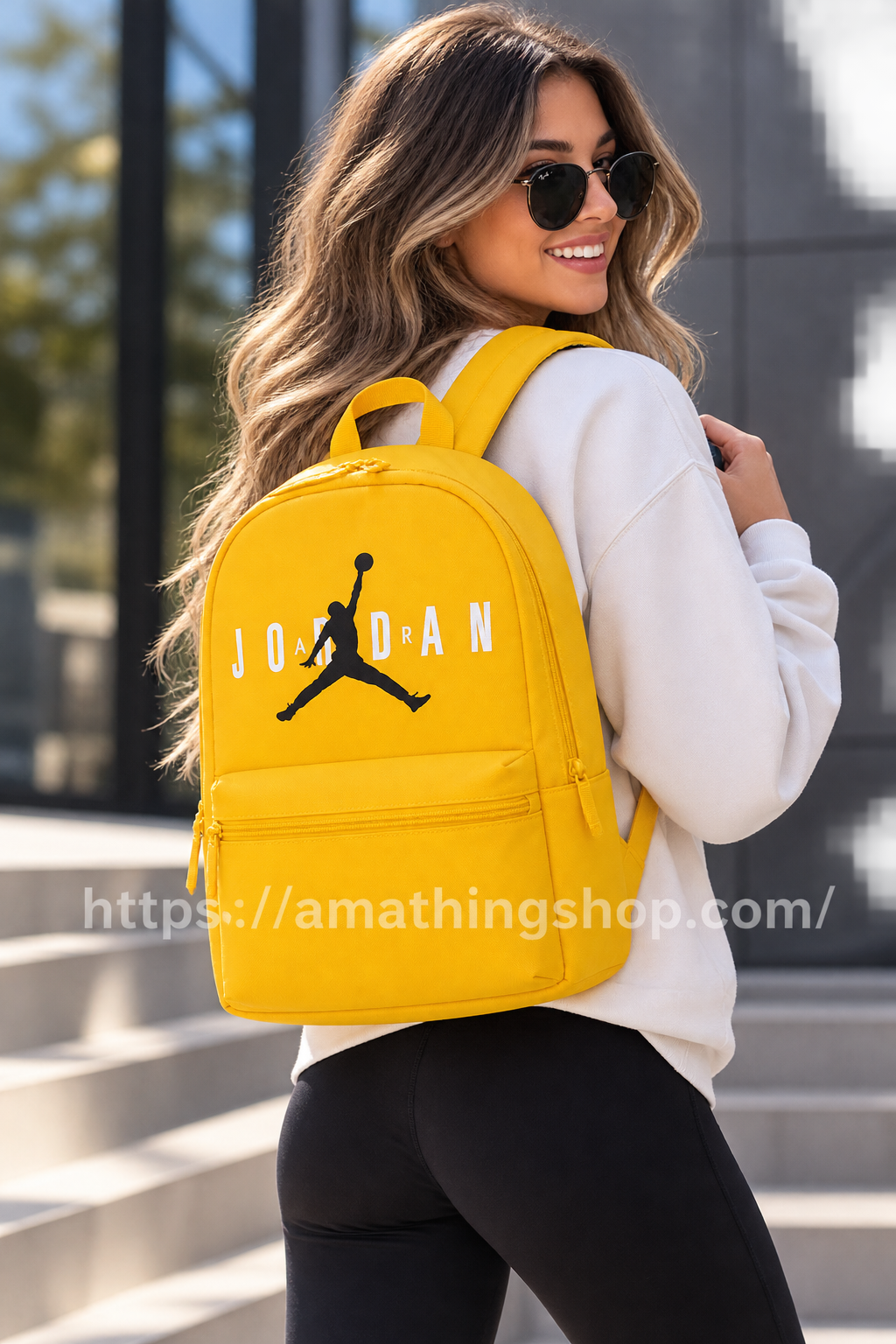Mujer con mochila Jordan amarilla Eco Daypack 9A0833-Y3E