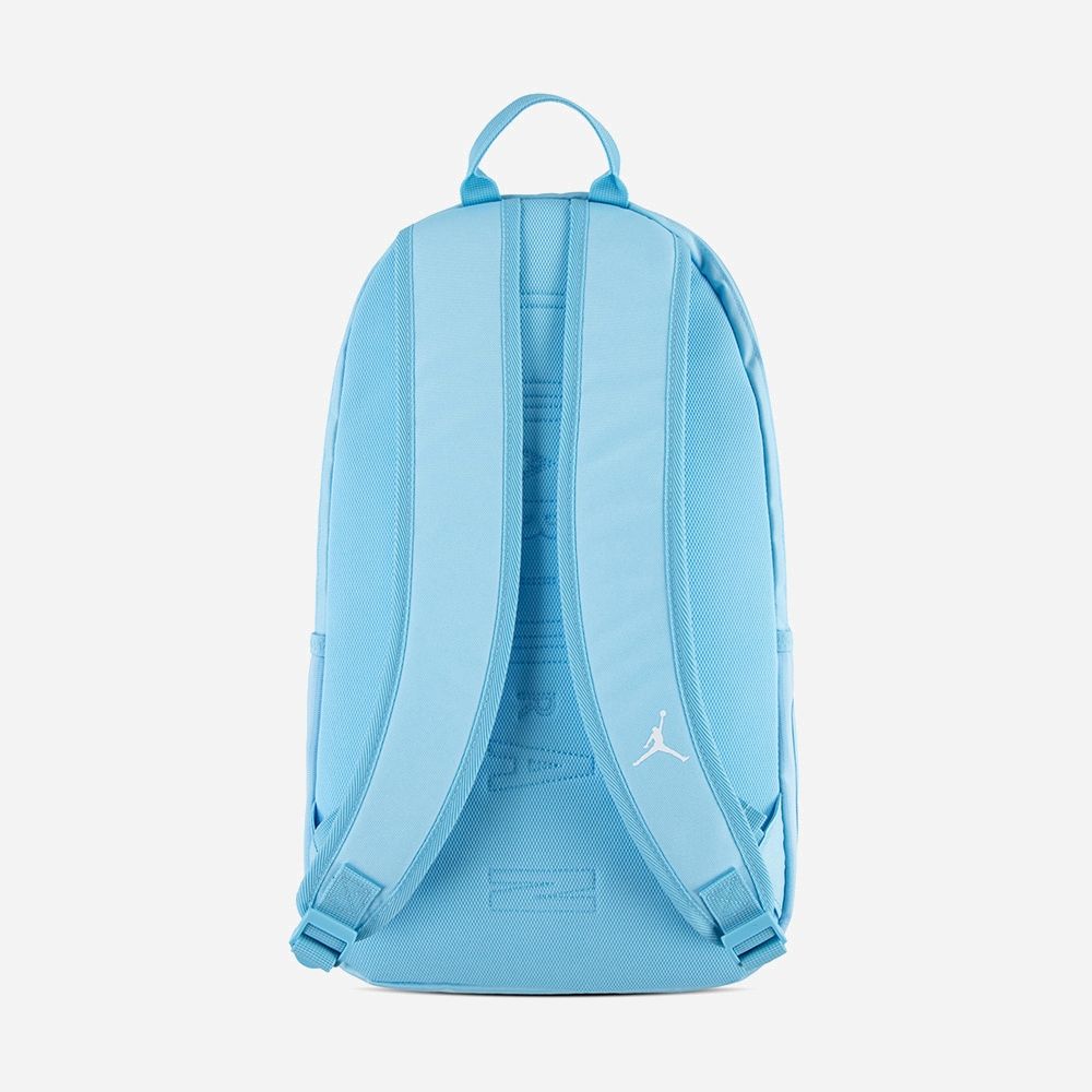 Parte trasera mochila Jordan azul con correas de hombro