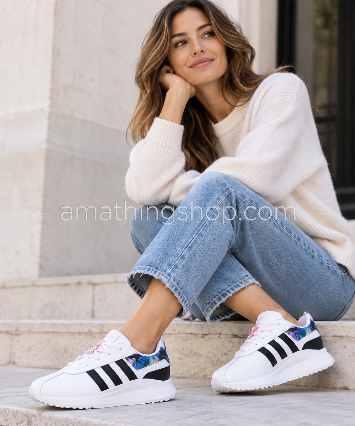 Adidas SL Andridge FX8105 mujer blancas con detalle floral en look casual
