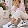 Adidas SL Andridge FX8105 mujer con look casual y detalle floral
