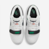 Par de Nike Air Alpha Force 88 visto desde arriba, con cordones claros y correas negras con Nike en verde.