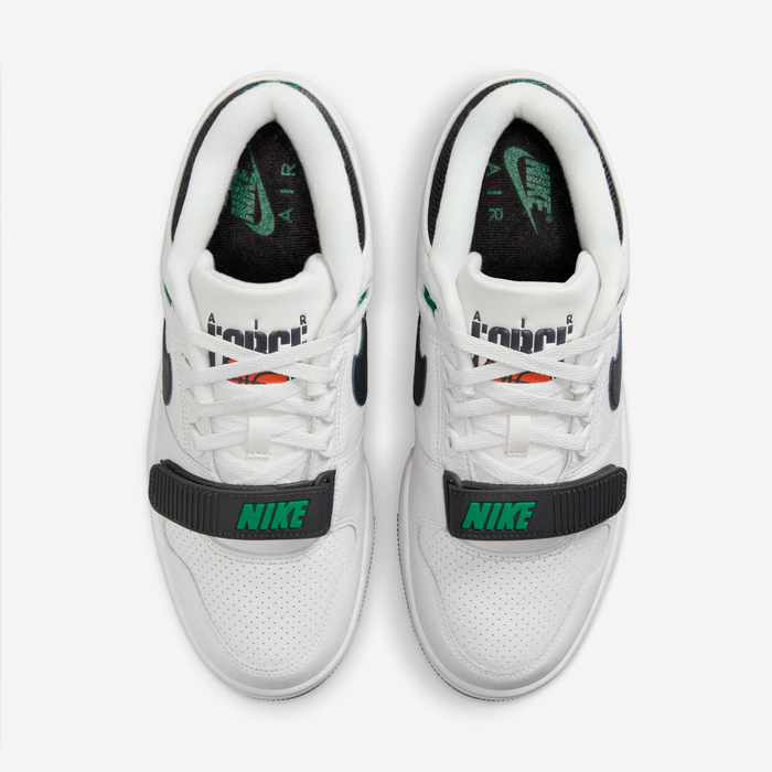 Par de Nike Air Alpha Force 88 visto desde arriba, con cordones claros y correas negras con Nike en verde.