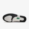 Suela de las Nike Air Alpha Force 88, con zonas negras y crema y logotipo Nike verde.