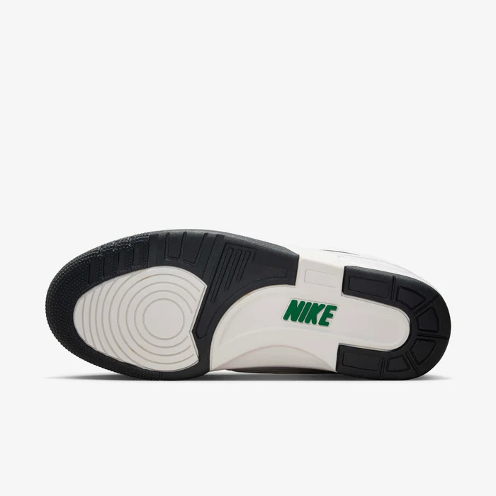 Suela de las Nike Air Alpha Force 88, con zonas negras y crema y logotipo Nike verde.