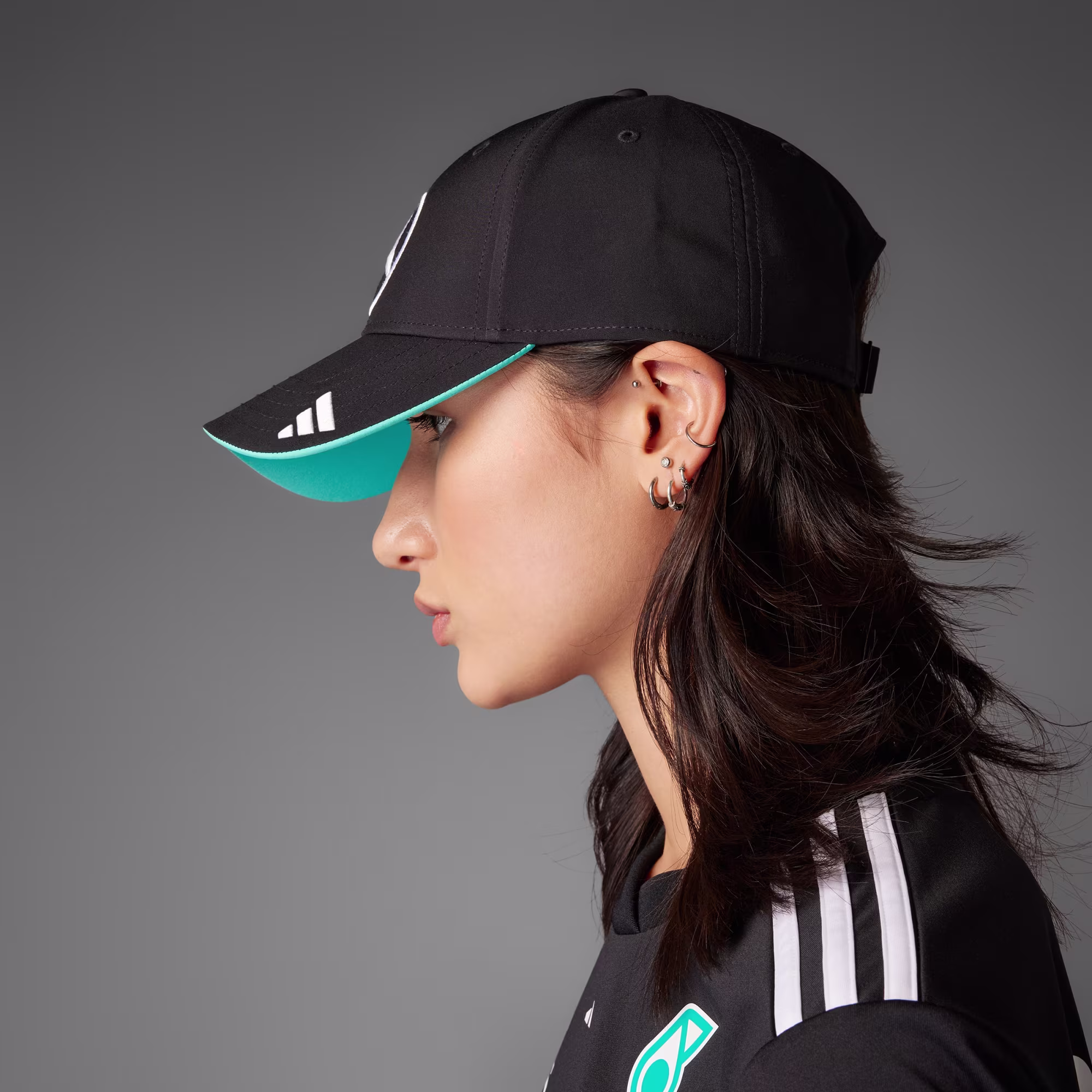 ADIDAS – Gorra Mercedes-AMG PETRONAS F1 Team Negra JW6267 Ajustable - Imagen 9